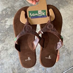 Brand New Sanuk “Sundial” Sandals